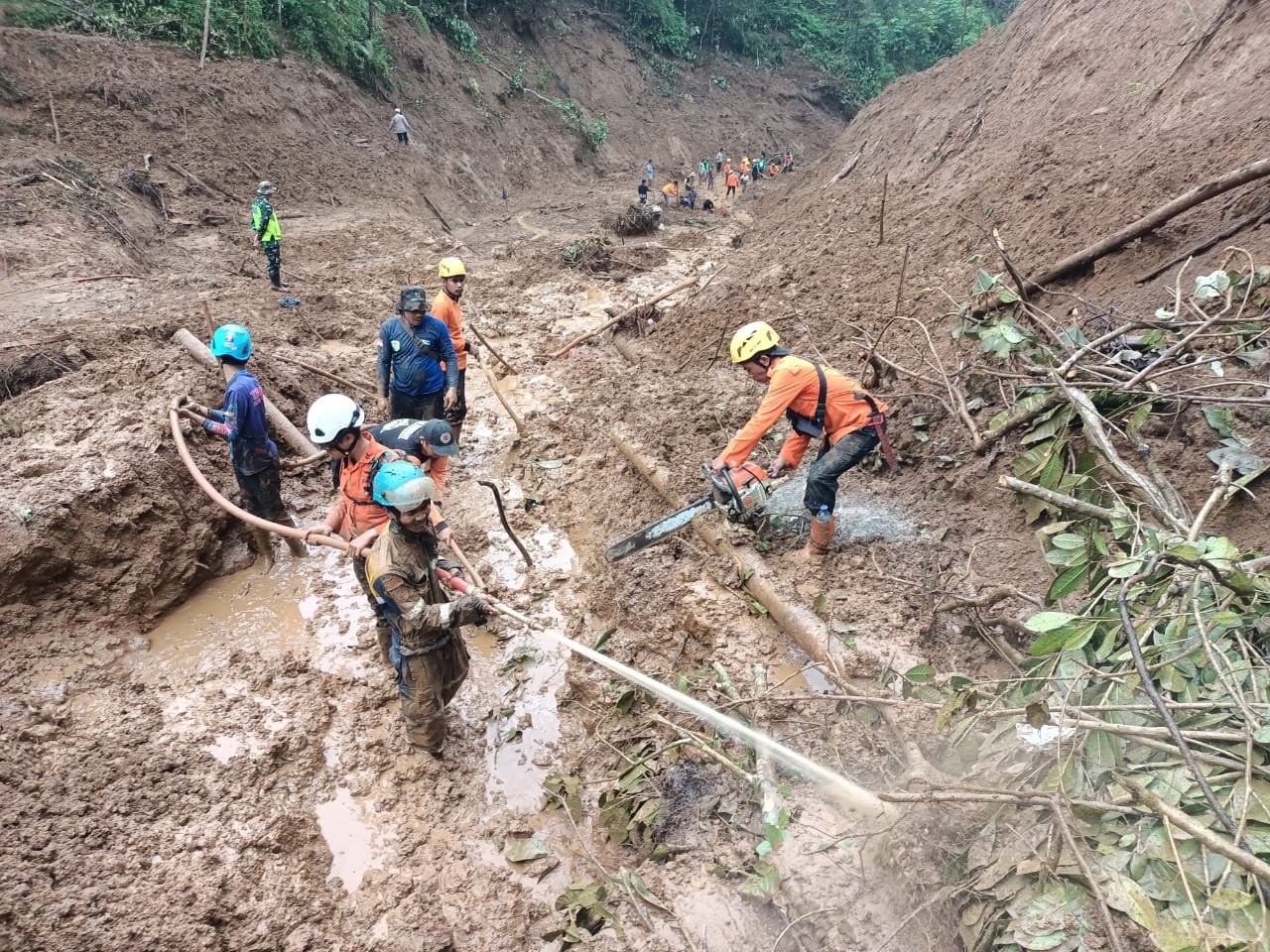 WASPADA ANCAMAN BENCANA HIDROMETEOROLOGI YANG KIAN MENINGKAT DI TANAH AIR